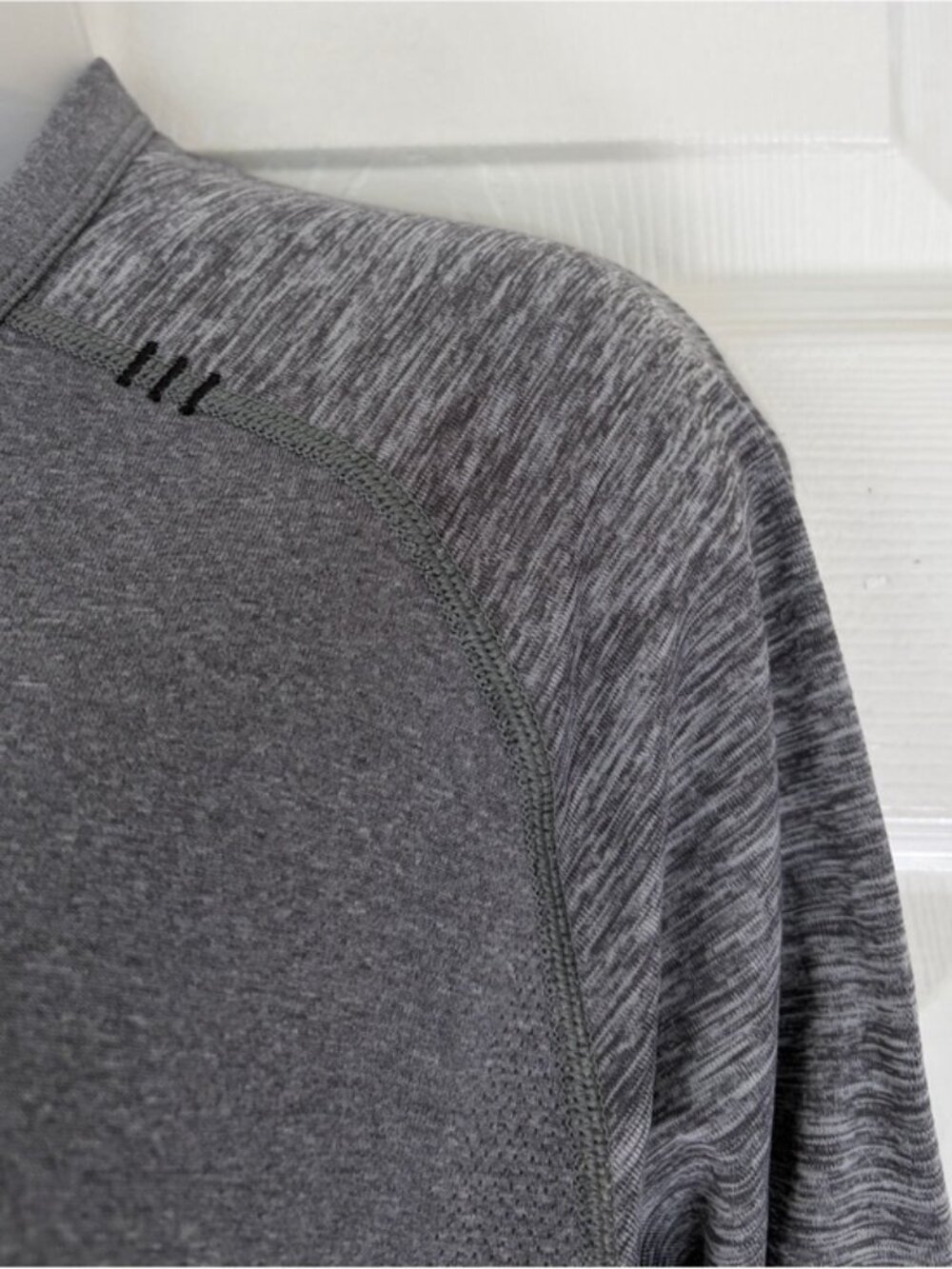 Lululemon athletica Men's Metal Vent Tech Long Sleeve Henley Heather Gray size M - Picture 10 of 12